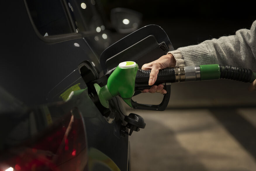 How Many Gallons of Gas Does a Car Hold?