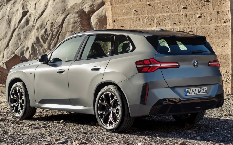 BMW iX3 2025